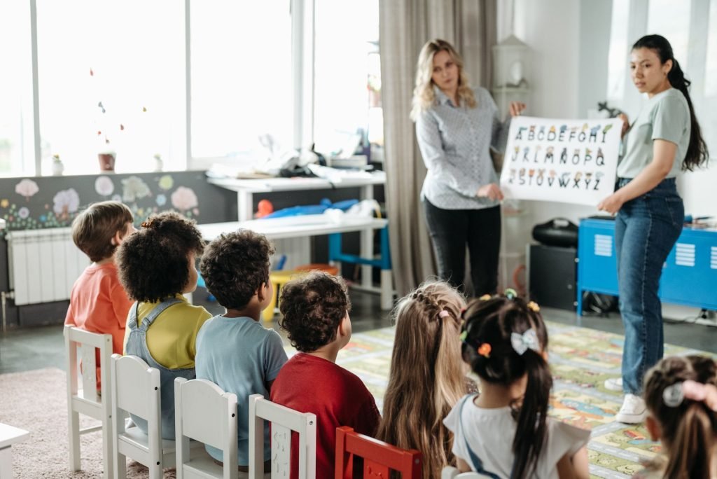 Teachers engage children in learning alphabet during a kindergarten class. — Hands-On Medical Experience Abroad: Internship O